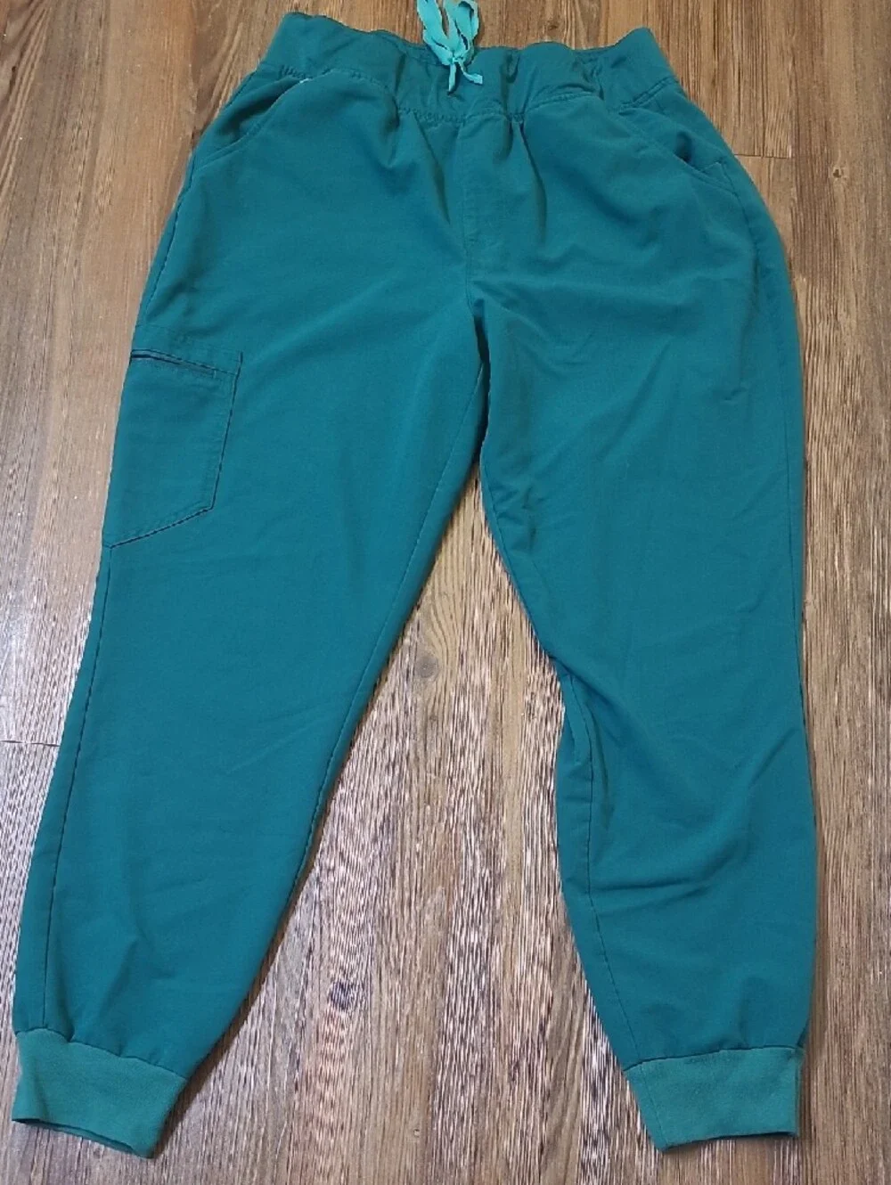 Figs women,s Teal V-Neck Scrub Top and Jogger Set